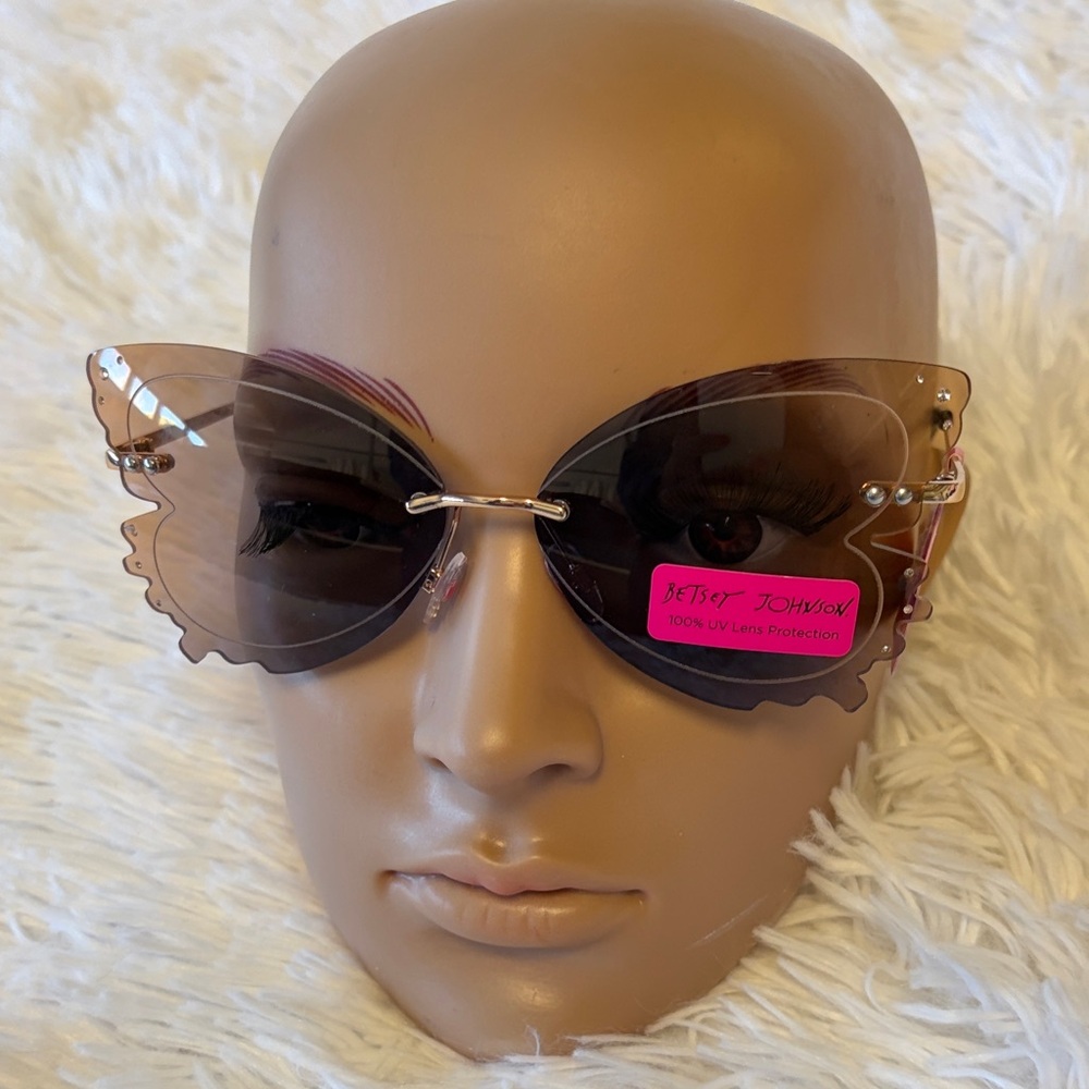 NWT BETSEY JOHNSON Brown Butterfly Sunglasses NWT